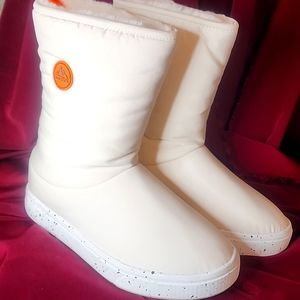NortiV8 Winter Boots Size 9 (NEW)